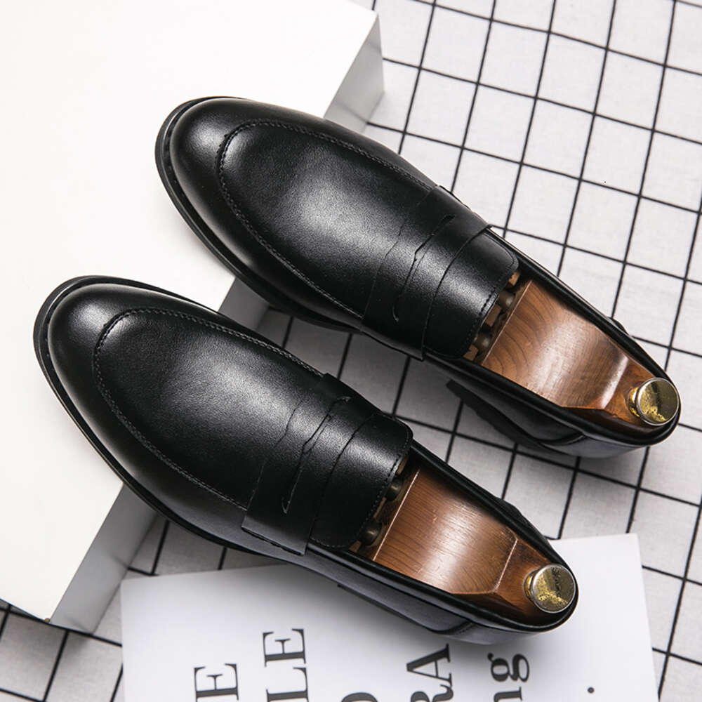 Abendkleid Männer hochwertige schwarze neue stilvolle Design-Slip-on-Casos formelle Büro-Lederschuhe Karriere