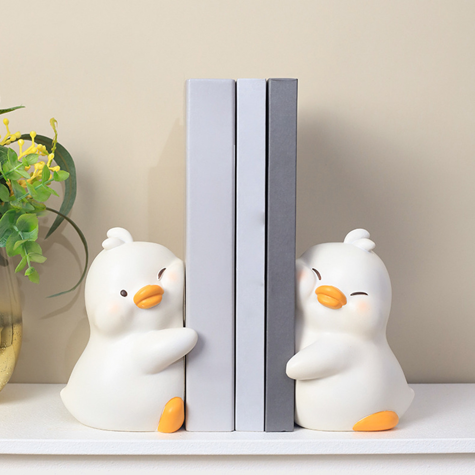 Decorative Bookend Figure Anti Slip Sculpture Hugging Bear Statue for Living Room Collectible Bookcase Desktop Ornament