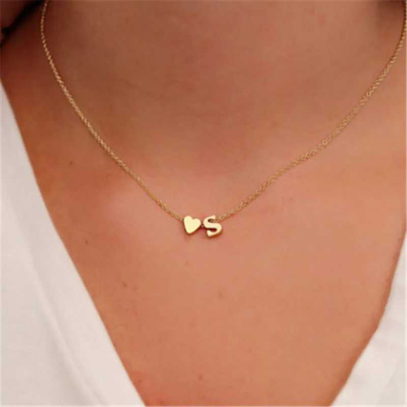 Colliers pendants 2021 NOUVEAU TINY DESYDY COEUR Colliers initiaux Love Heart Lettre Colliers pour femmes Nom de l'ami Jewelry Gift Special Offre spéciale