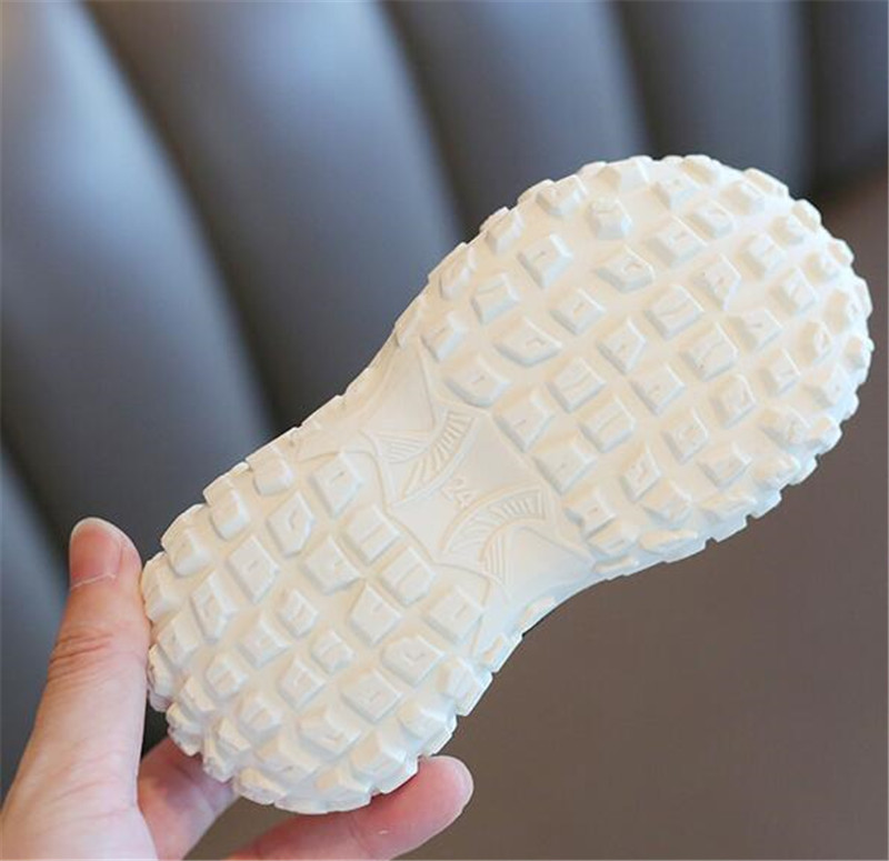 2024 NYA SOFT SOLED BABY FÖRSTA WALKERS SHOES Non-Slids slitfestande avslappnad bekväm stickad gitter Barnskor Designer pojkar och flickor sneakers