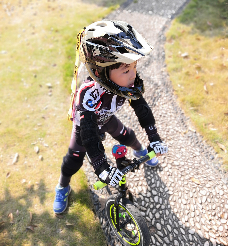 Meninos meninas de 2 a 6 anos de bicicleta de bicicleta Balance de bicicleta de bicicleta de bicicleta Skate Casco Ciclismo de segurança Motociclo de skate de skate