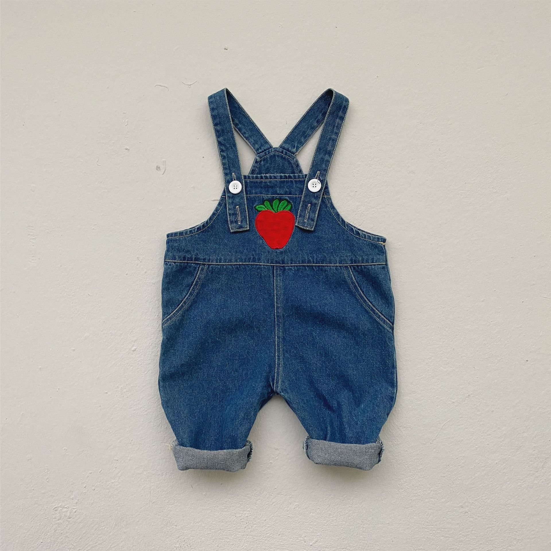 2023 printemps Nouveau bébé fille en denim Savels mignons imprimés de fraise Petites filles pantalon pour bébé en petit enfant en Jean Savel