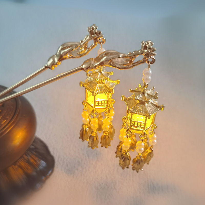 Palais chinois Lantern Clips en épingle à cheveux Gold Color Metal Hair Sticks Forks With Light Women Girls Pendants Bijoux pour Hanfu Robe