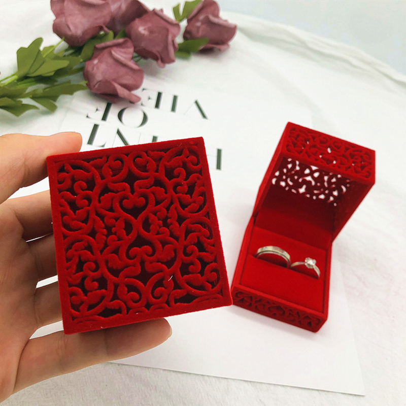 2022 Hollow Red Velvet Ring Box Couple Double Ring Bearer Box for Wedding Engagement Gift Favor Jewelry Organizer Packing Boxes