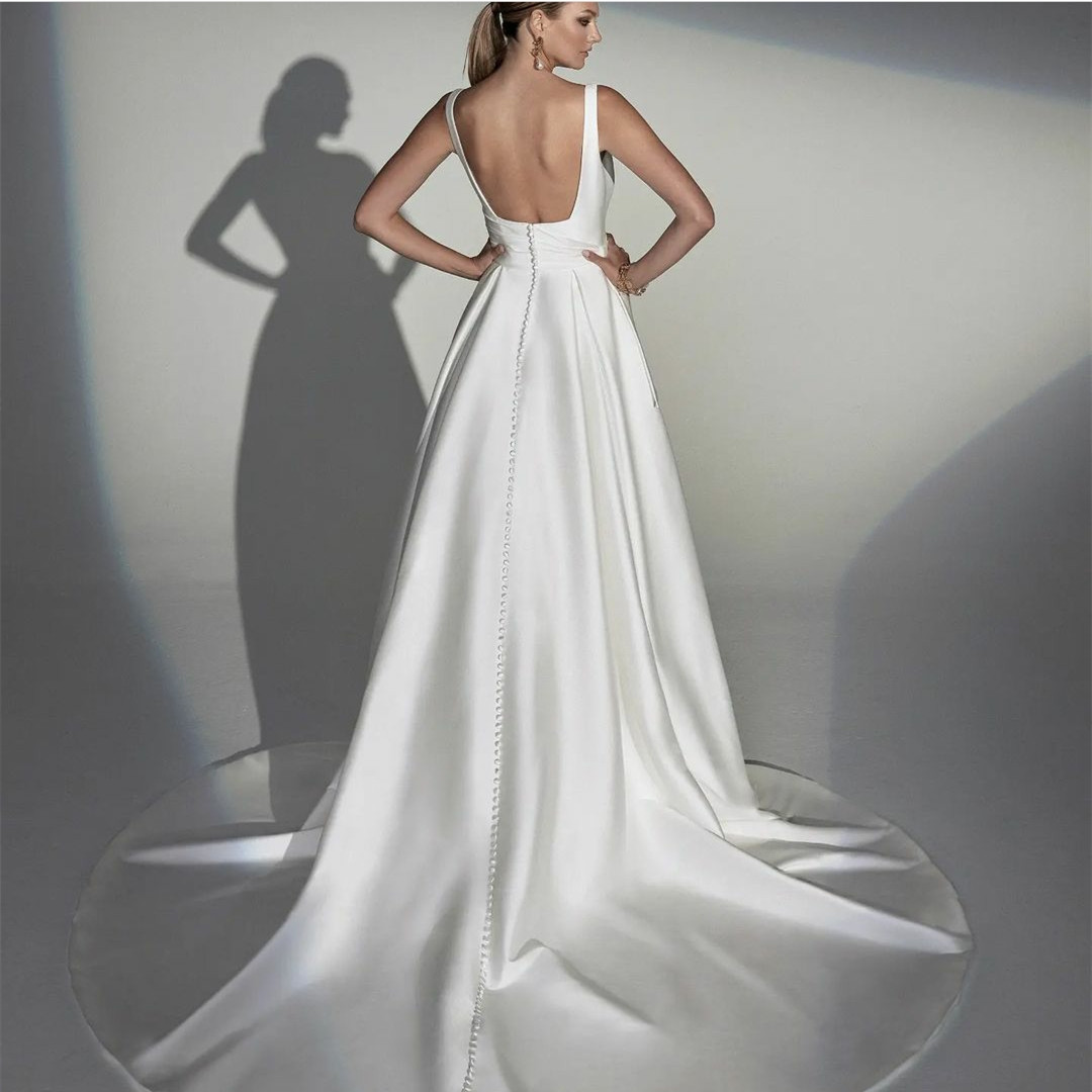 Eleganckie długie kwadratowe satynowe suknie ślubne z kieszeniami A-line z kości słoniowej plisowana zamiatanie zipera