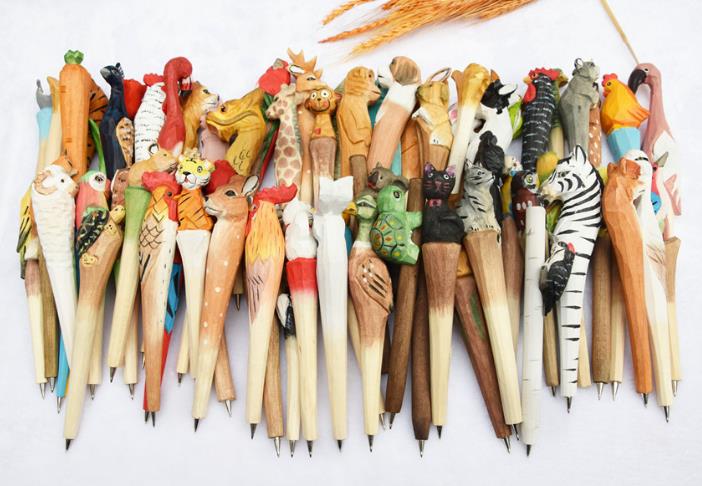 Créative sculpture en bois à stylo à balle à balle de balle peint à la main les stylos en bois vintage à la fête scolaire favorisent / 