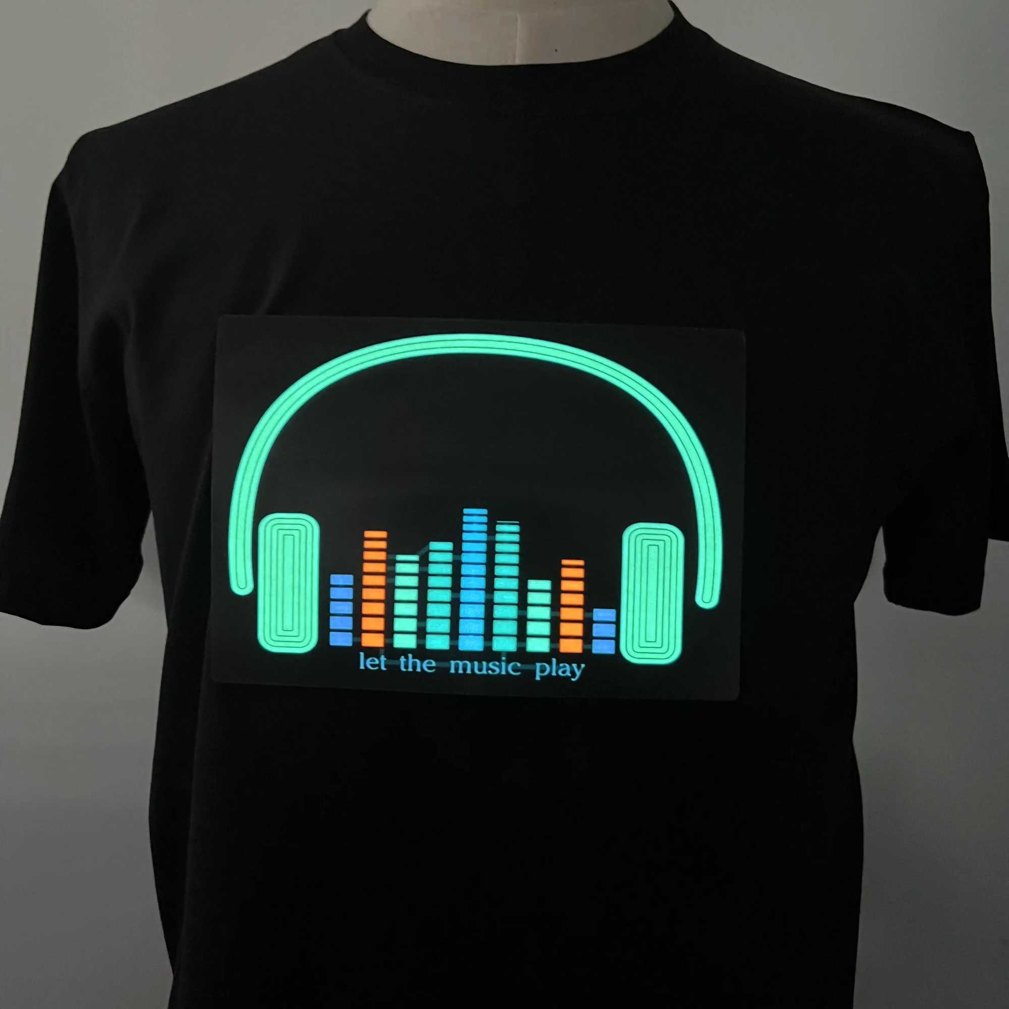 T-shirts masculins Vente chaude de Noël Sound Sound Light Up LED El Panneau Sound Sound Activé Panneau LED Activé T-shirt J240409