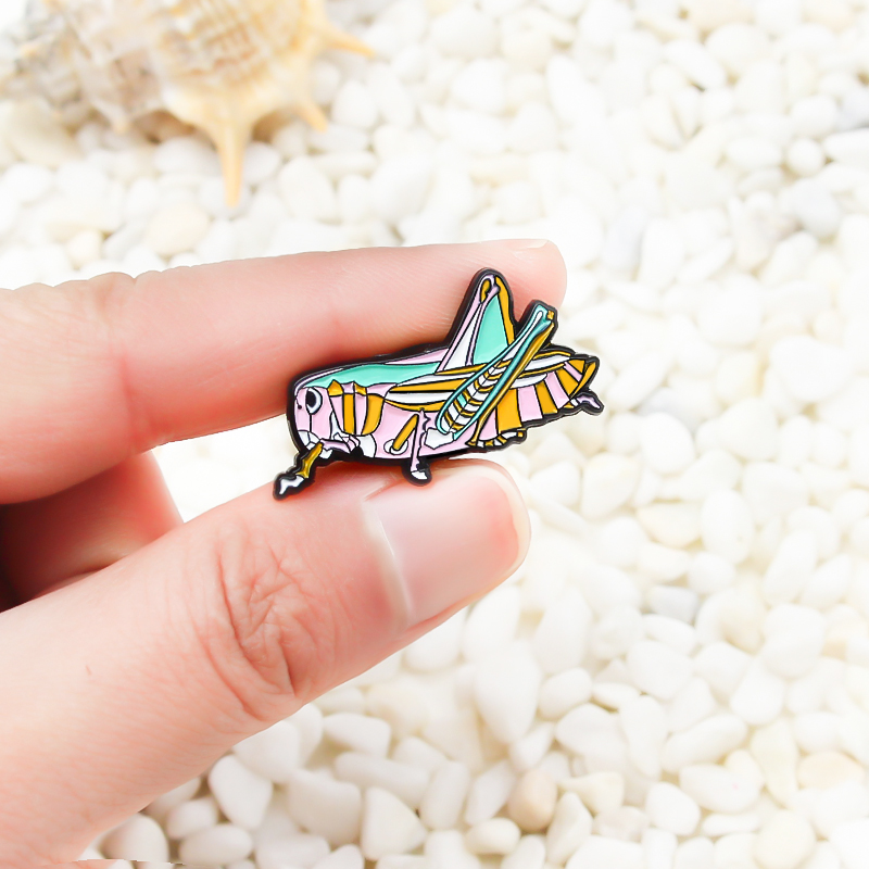 Gdhy Animal Insect Emamel Pin Shark Seahorse Jellyfish Elk Unicorn Flamingo Grasshopper Brosches Badge for Women Jewelry Gift