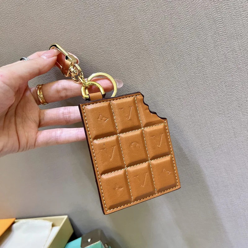 مع Box Gold Keychains Designer Key Chain Brown Black Mens Luxury Car Keyring Womens Buckle Buckle Buckle Bucke Handmade Leather Accessories Multicolor