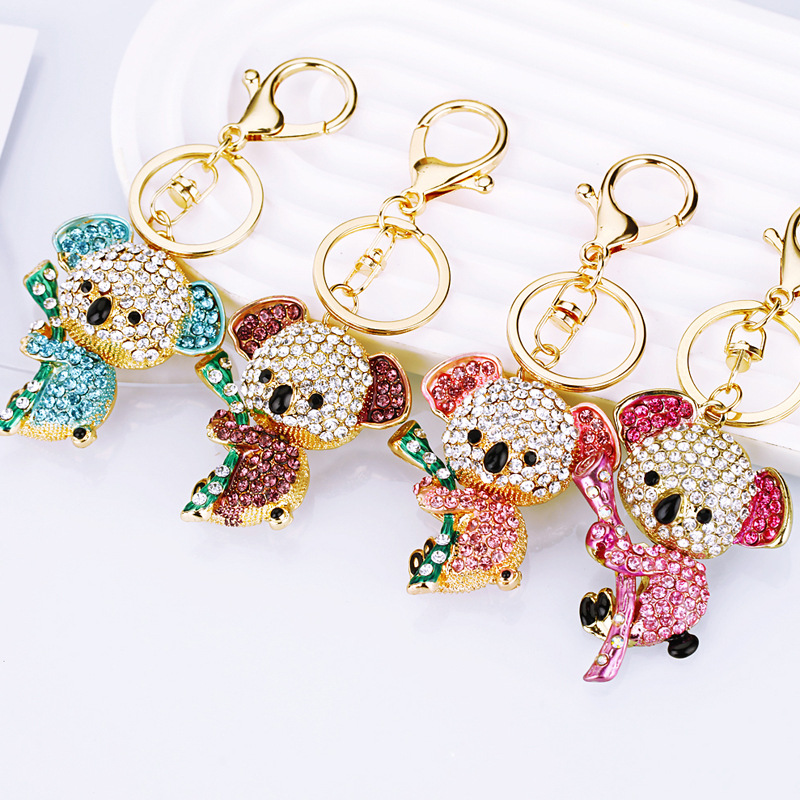 Nouveau Feng Shui Diamant Kaola ours Car Keychain pour femmes Pendante Pendre Métal de trèfle Small Gift Wholesale