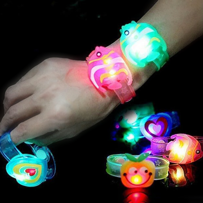 Nya nyheter barn tittar på remmen med lysande LED -lampor Creative Armband Watch Flash Wrist Luminous Toys Kid Gifts Glow Party
