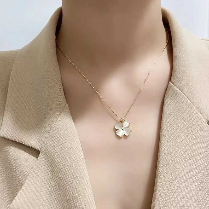 Colares de pingentes Lucky Four Clover Colar para mulheres Opal Flower Pingente Colares Moda Clavicle Chaker Jewelry Gift 240410