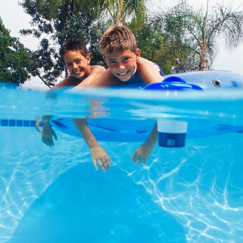 Deluxe da 5 pollici grandi blu e bianco galleggiante galleggiante piscina spa cloro con uno sfiato di uscita di cloro regolabile