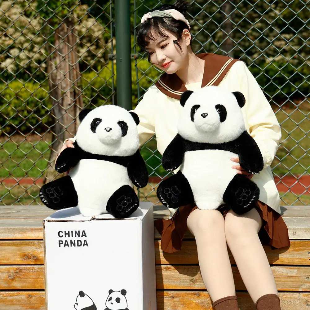 Dolls de pelúcia 40 cm Kawaii Human Plagus Panda Toy Cute Panda Preenchendo simulação macia Animal Bear Doll Birthday Presente para crianças J240410