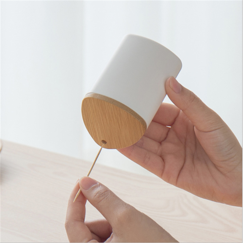 Portable Toothpick Holder Pocket Toothpick Dispenser Bucket Home Decor Stylish Personality Toothpick Box Table Decoration