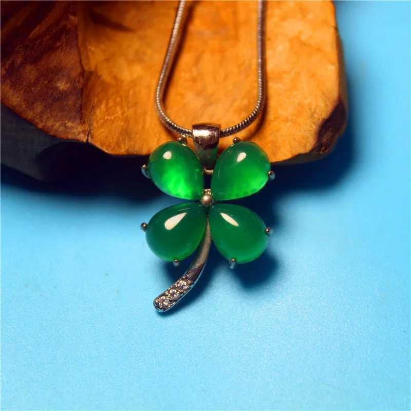 Pendant Necklaces Wholesale Fashion Jewelry Green Chalcedony inlaid work Four leaf clover necklace for woman feature Jewelry namour charm Gift 240410