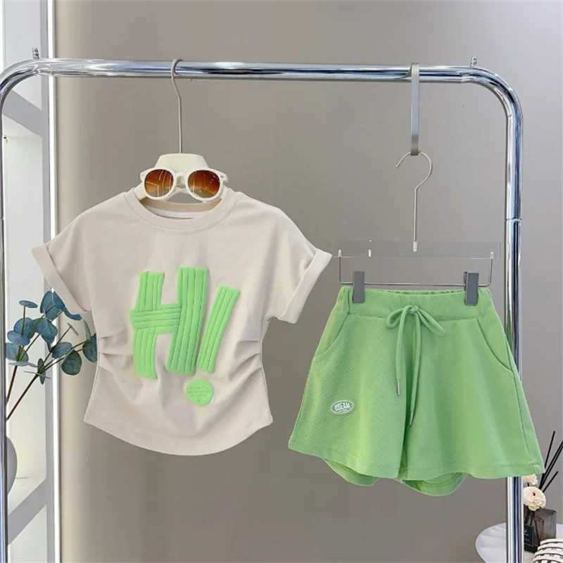 T-shirts Girls Clothes Sets 2024 Summer Children Abito a maniche corte Lettere Teenage Letter Shorts Shorts Outfit Abbigliamento Set 240410