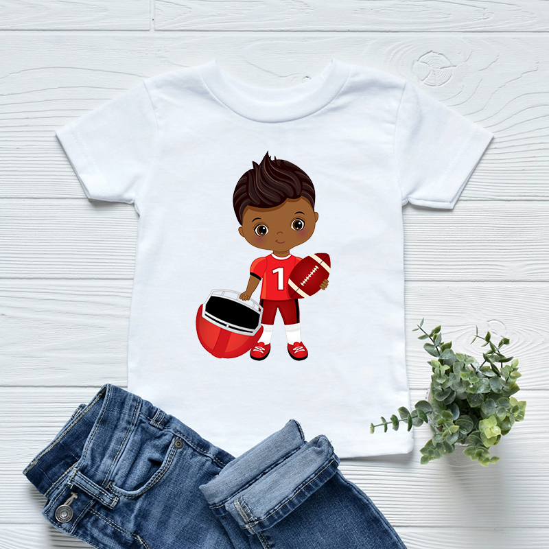 Süßer kleiner schwarzer Junge spielt amerikanisches Fußball-Shirt Kawaii schwarze Jungen T-Shirt Girls T-Shirt Kurzarm T-Shirt T-Shirt Top