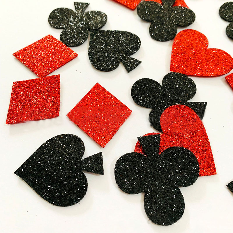 casino thème décor décor poker paillettes confetti 1,5 cm confetti noir rouge las vegas à jouer à la carte décor sur le thème ornement bricolage