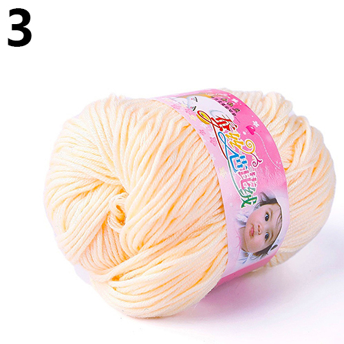 編み物用のウールの糸を編むためのベイビーキッズ糸は、セーターのスカーフ手袋のための柔らかい編み糸を編むための編み糸を編みながらyarnskkein