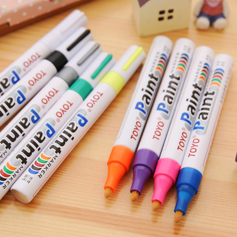 新しいパッキング11色Toyo Sign Pen Multifunctional High Quality Paint Marker Pen DIYアルバムGraffti Pen Car Car Tire Paintマーカー