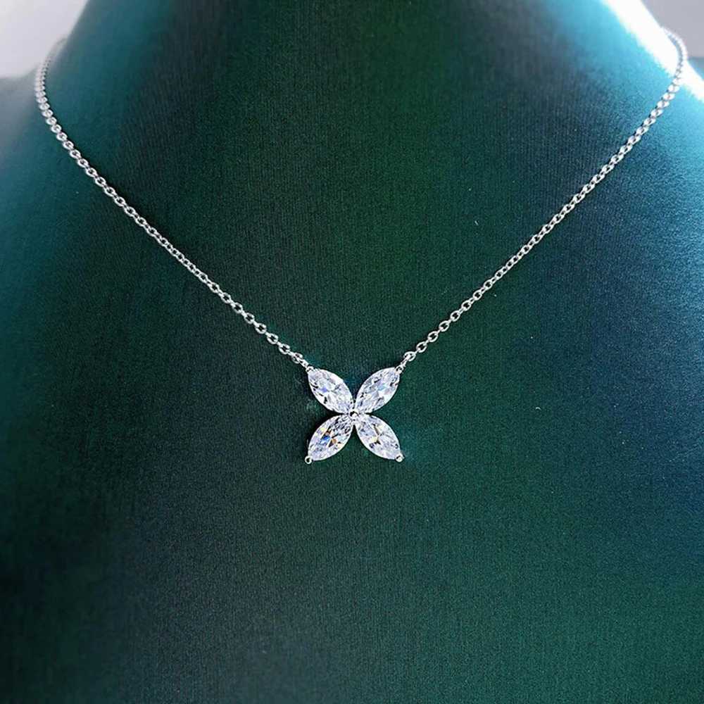 Hänge halsband Jey Lucky Moissanite Studörhängen för kvinnor 925 Sterling Silver Four Leaf Clover örhängen Pendant Necklace Set Lucky Jewelry 240410