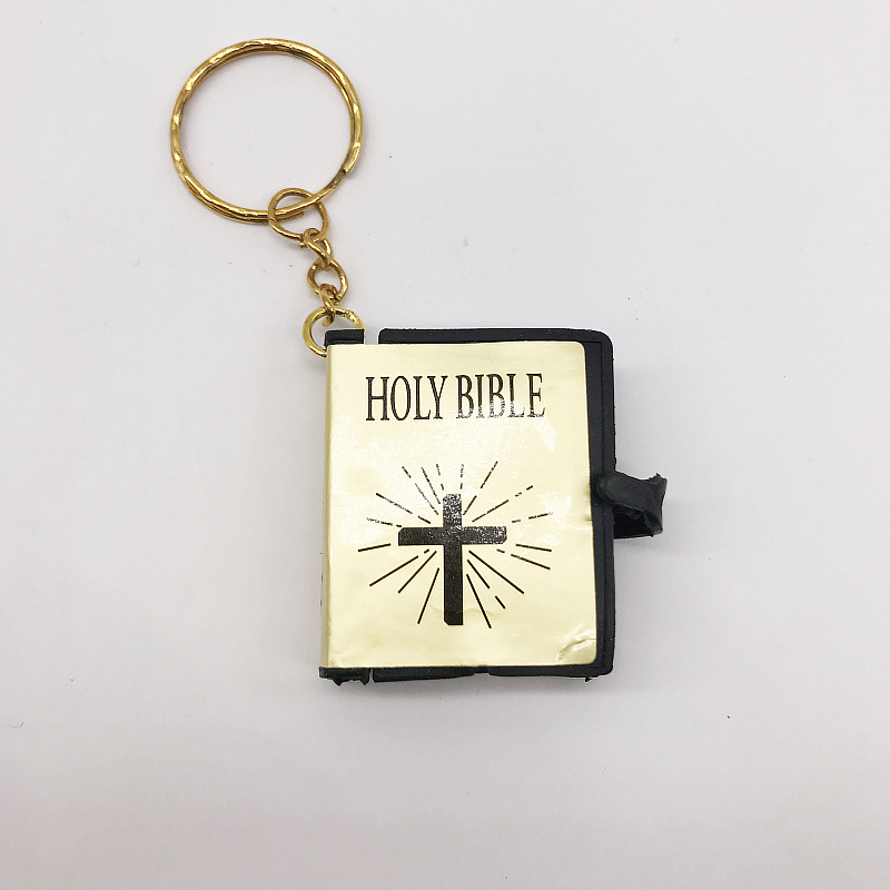 Kleine Bibeln Schlüsselketten für Keepsakes Schwarze Abdeckung Plastik Mini Schlüsselkette Spanisch Holy Bibel Taufe Taufe Party Gunst