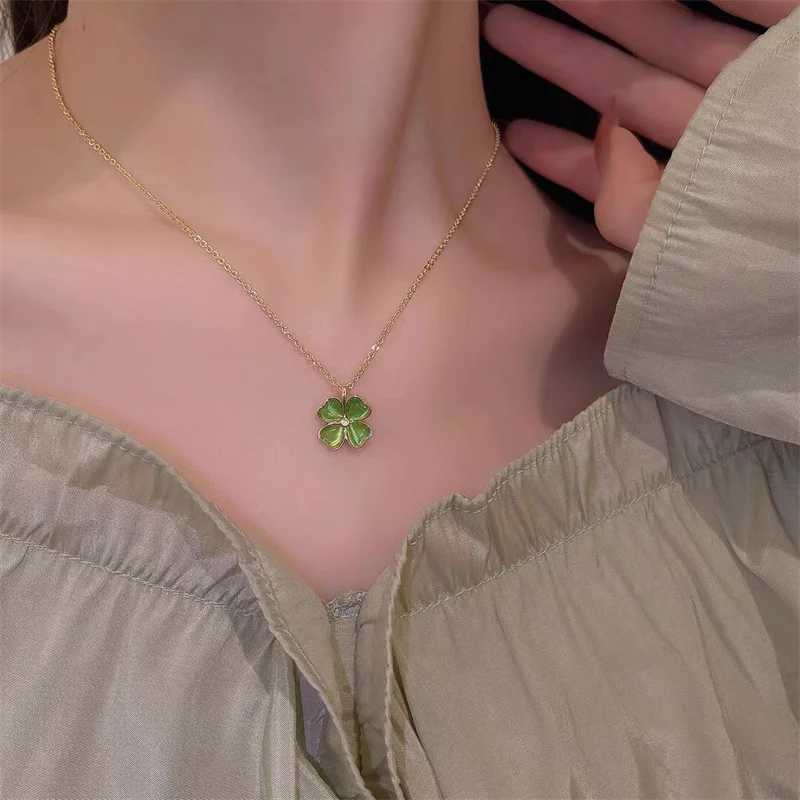 Colares de pingentes Lucky Four Clover Colar para mulheres Opal Flower Pingente Colares Moda Clavicle Chaker Jewelry Gift 240410