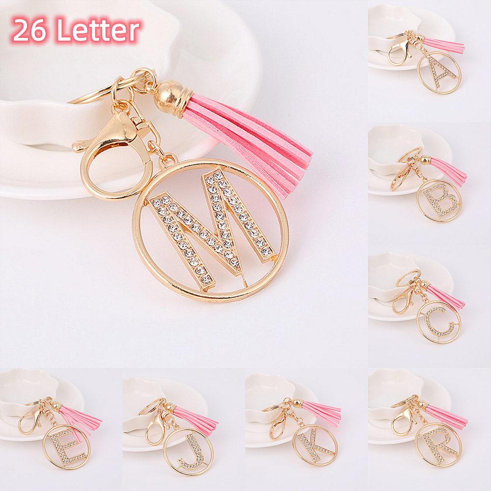 Creatieve trendy Rhinestones Engelse letter legering legering sleutelhanger met roze tassel tas ornament hanger auto sleutelhangers feestvakeringsgeschenken