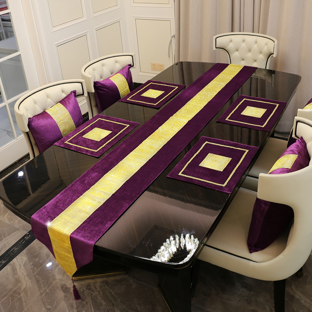 Tassel Table Runner Purple Velvet Placemat Servetten Luxury Golden Diamond Decor för bröllopsfest Dinnerbordsdekoration