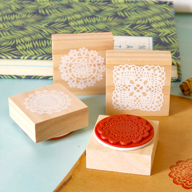 4.5x4,5 cm schöne Holzspitzenstempel Runde Doily Stamp, 2 Designs Stempel für Scrapbooking DIY Dekoration
