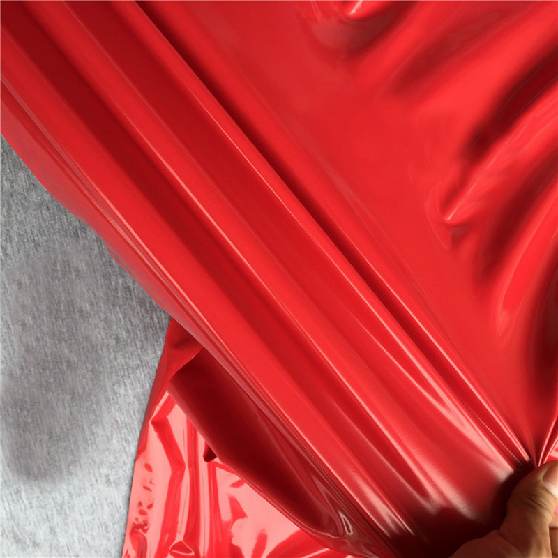 Goede rode glanzende spiegel PU Leer Fabric Stretch PU kunstmatig leer naaimateriaal voor sexy broek DIY Bodysuits Kleding