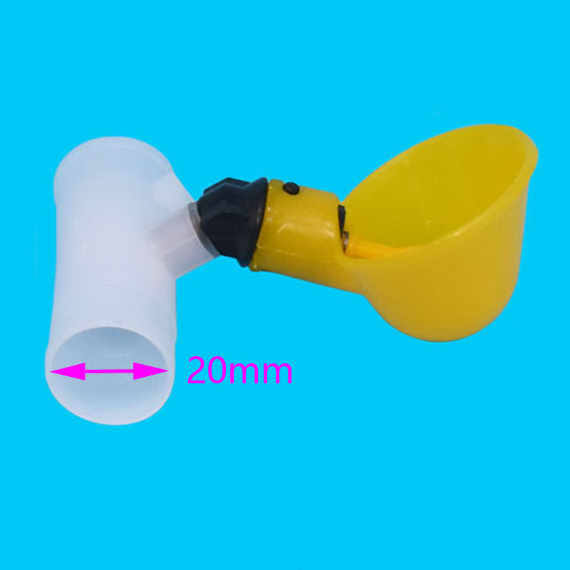 Poultry Brinking Cup 20mm / 25 mm Connecteur Rouge et bleu Plastique de haute qualité Automatique Drinker Poultry Supplies