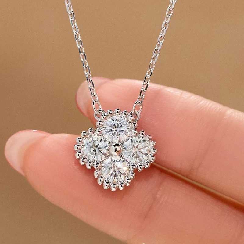 Colliers pendants 1.2Ct Collier de trèfle Moisanite Femmes Femmes Gold Gold plaqué glacé Mosan Diamond Pendant Collier 925 Sterling Silver Pass Tester Gift 240410