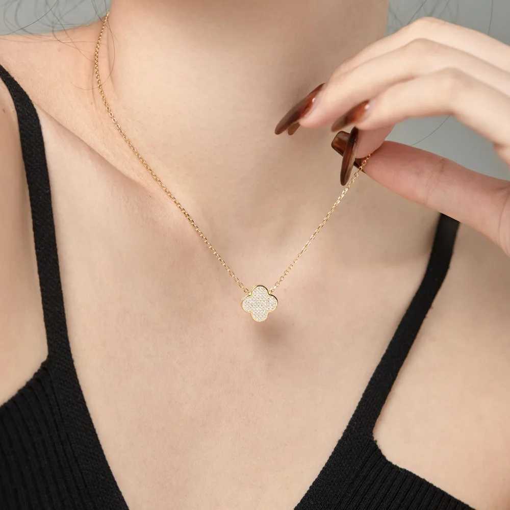 Pendant Necklaces New S925 Sterling Silver Womens Necklace with Full Zircon Inlaid Clover Design Fashionable Womens Necklace Wedding Jewelry 240410