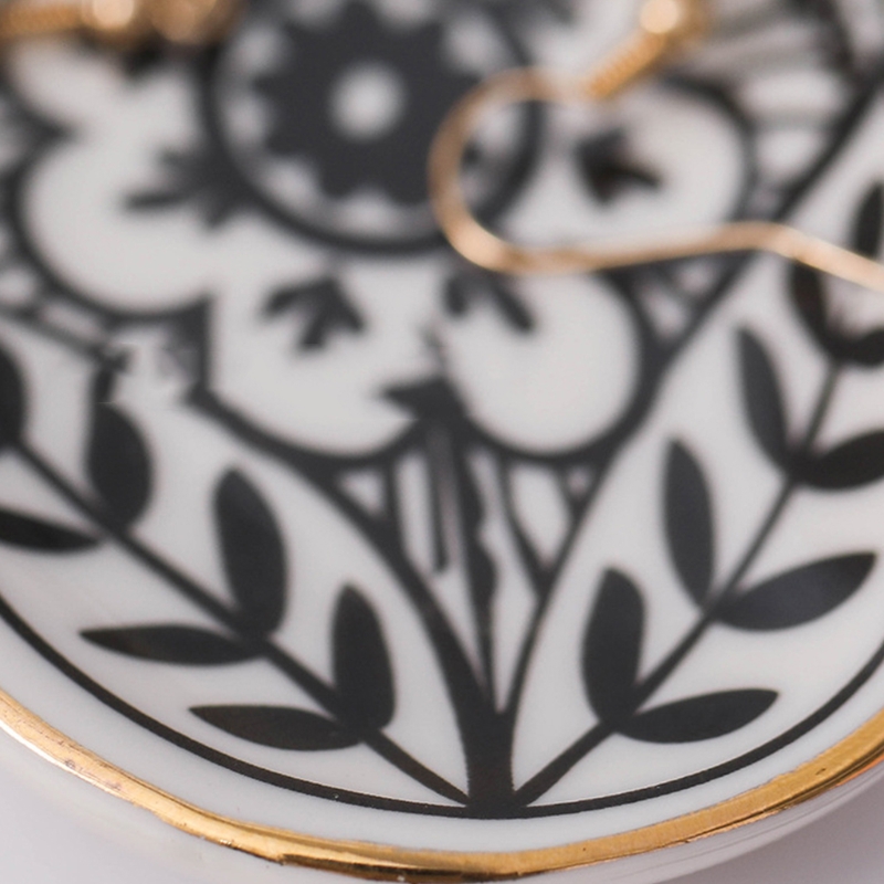 Kleine zonnebloemen Hand Keramische schotelplaten Decoratieve sieraden TRINKET DISH NETLACE VERSLAGEN ijdelheidsbak in afwijkingende borden