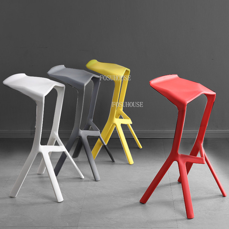 Modern Bar Chair Minimalistische barkrukken Plastic Hoge Stool Single Bar Stool Predicenstoelen Buitenstapelstoel voor keuken