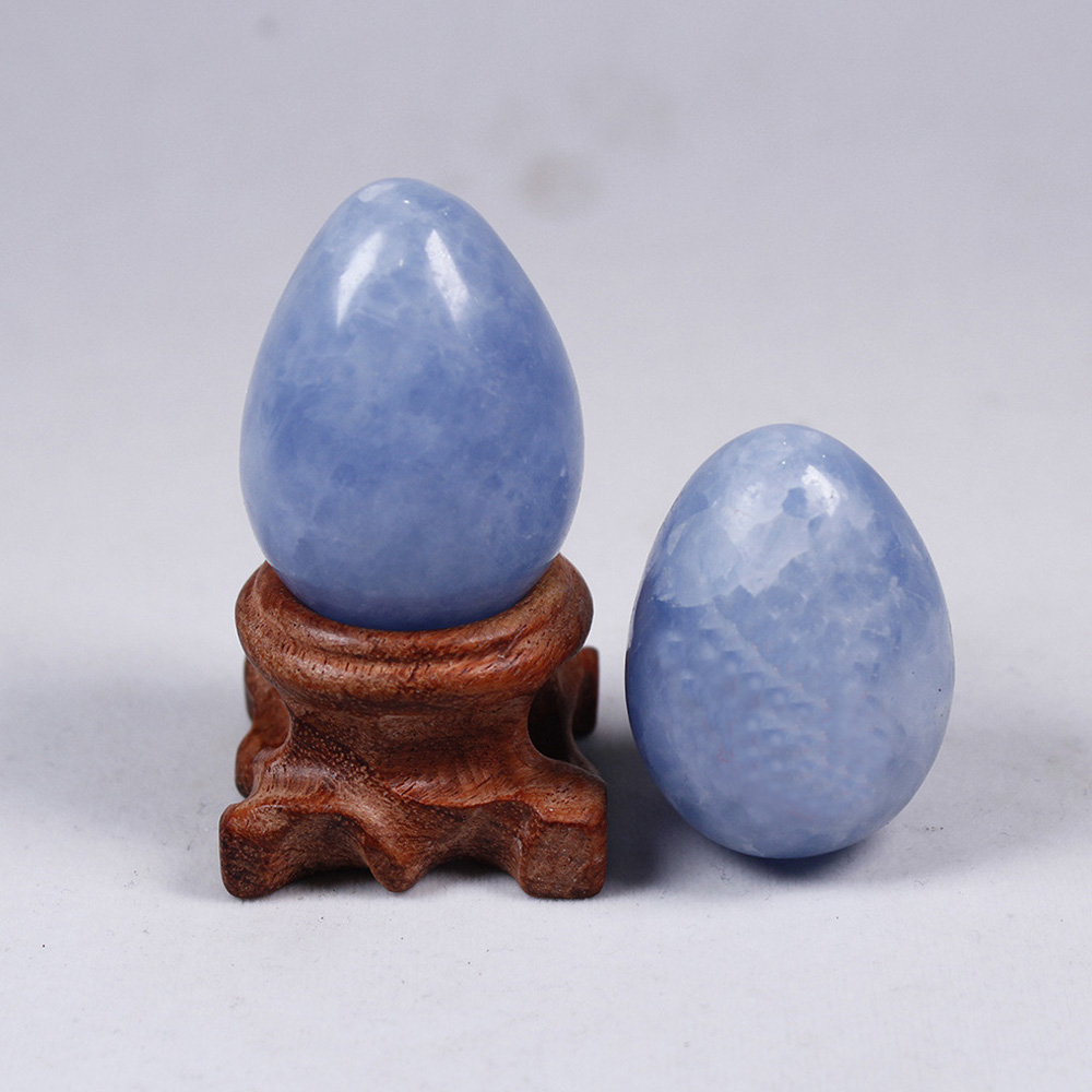 Spécimen de pierre en forme d'oeuf en forme d'oeuf en forme d'oeuf en forme d'oeuf en forme d'oeuf en forme d'oeuf d'équilibrage