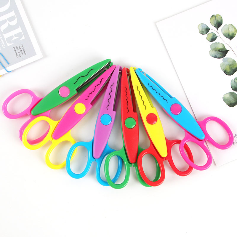 DIY Plastic Decorative Craft Enfant School Scissors for Paper Cutter Scrapbooking Lace Cutter Shipped Randomly