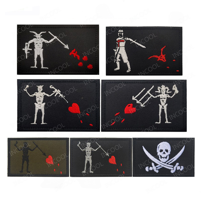 Pirate Skull broderie infrarouge IR Patches réfléchissantes brillance dans les badges de combat de l'emblème tactique de patch militaire de PVC foncé appliquée