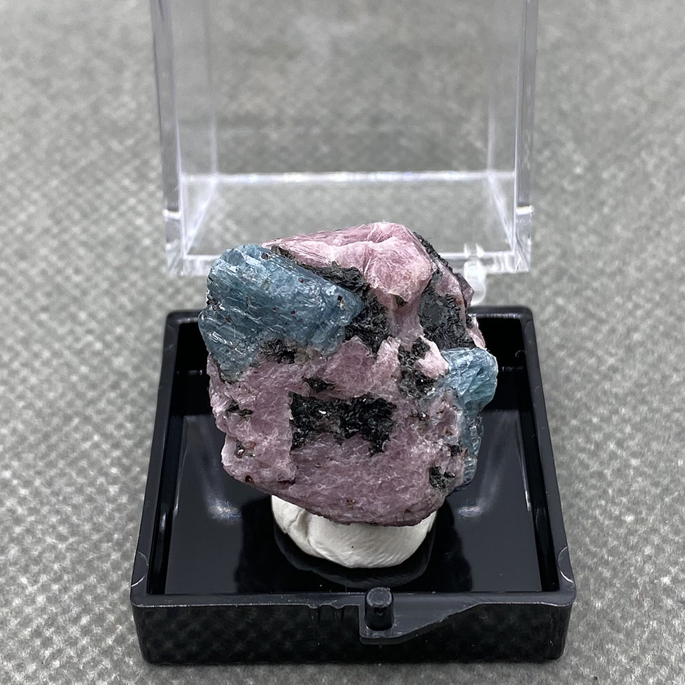 100% натуральные рубиновые и аквамариновые кристаллические образцы сырой каменной руды +Размер коробки: 35*35*35 мм