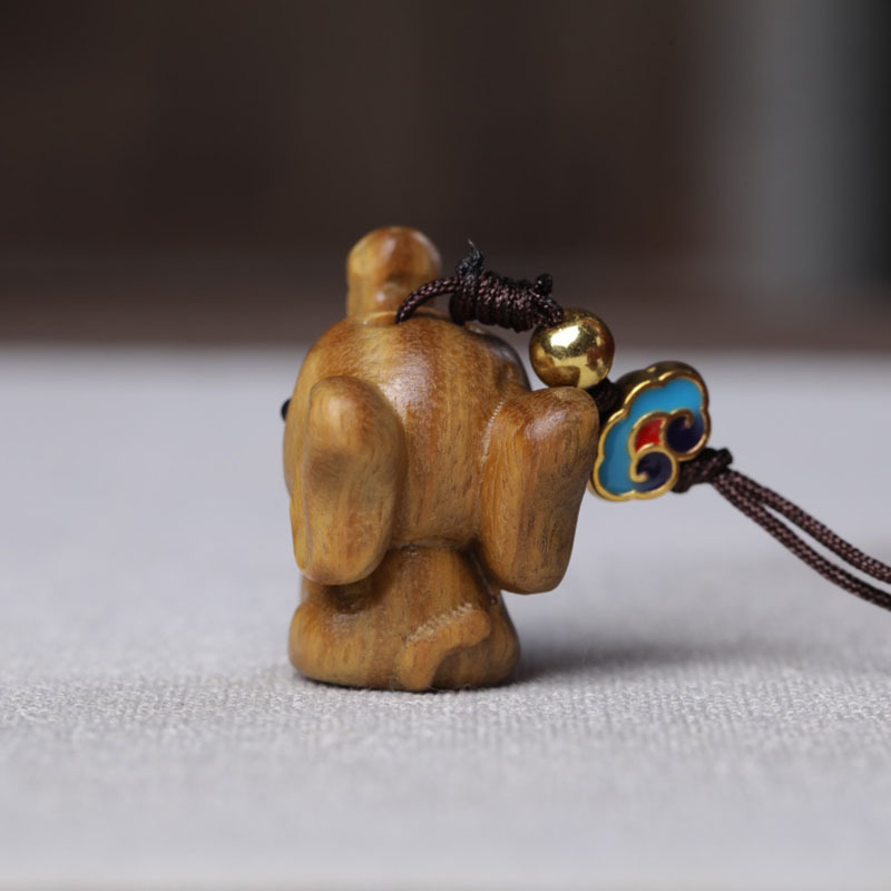 Nouveauté mignon en bois naturel fait à la main sculpture en bois chanceux éléphant keychain Pendant Car Chain de chaîne