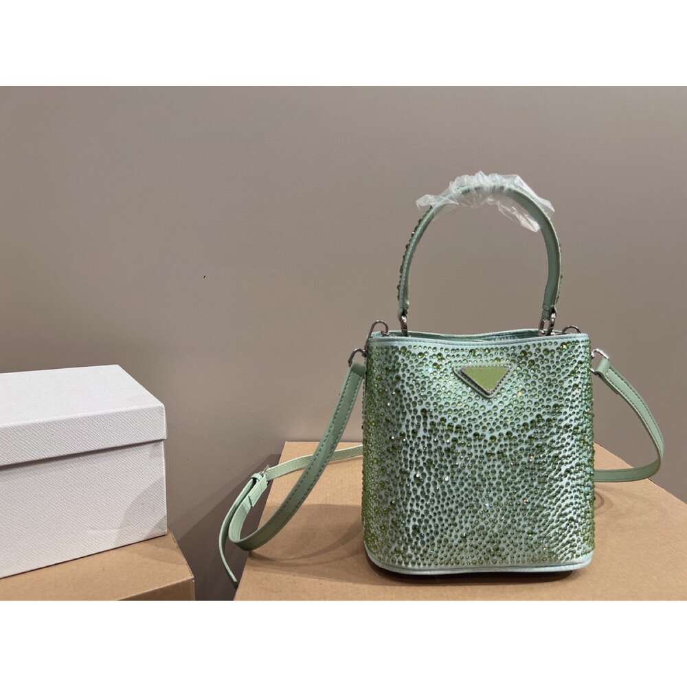 Le créateur de sacs à main en cuir vend de nouveaux sacs pour femmes à Discount et Triangle Heavy Bucket Sac Single Apwisher Fashion