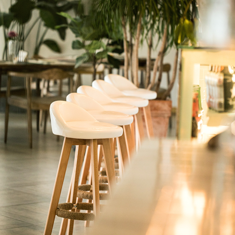 Solid Wood Luksusowe krzesła barowe nowoczesne makijaż ergonomiczne relaksujące krzesła barowe kawiarnia na zewnątrz Sillas Altas Kitchen Meble YY50BC