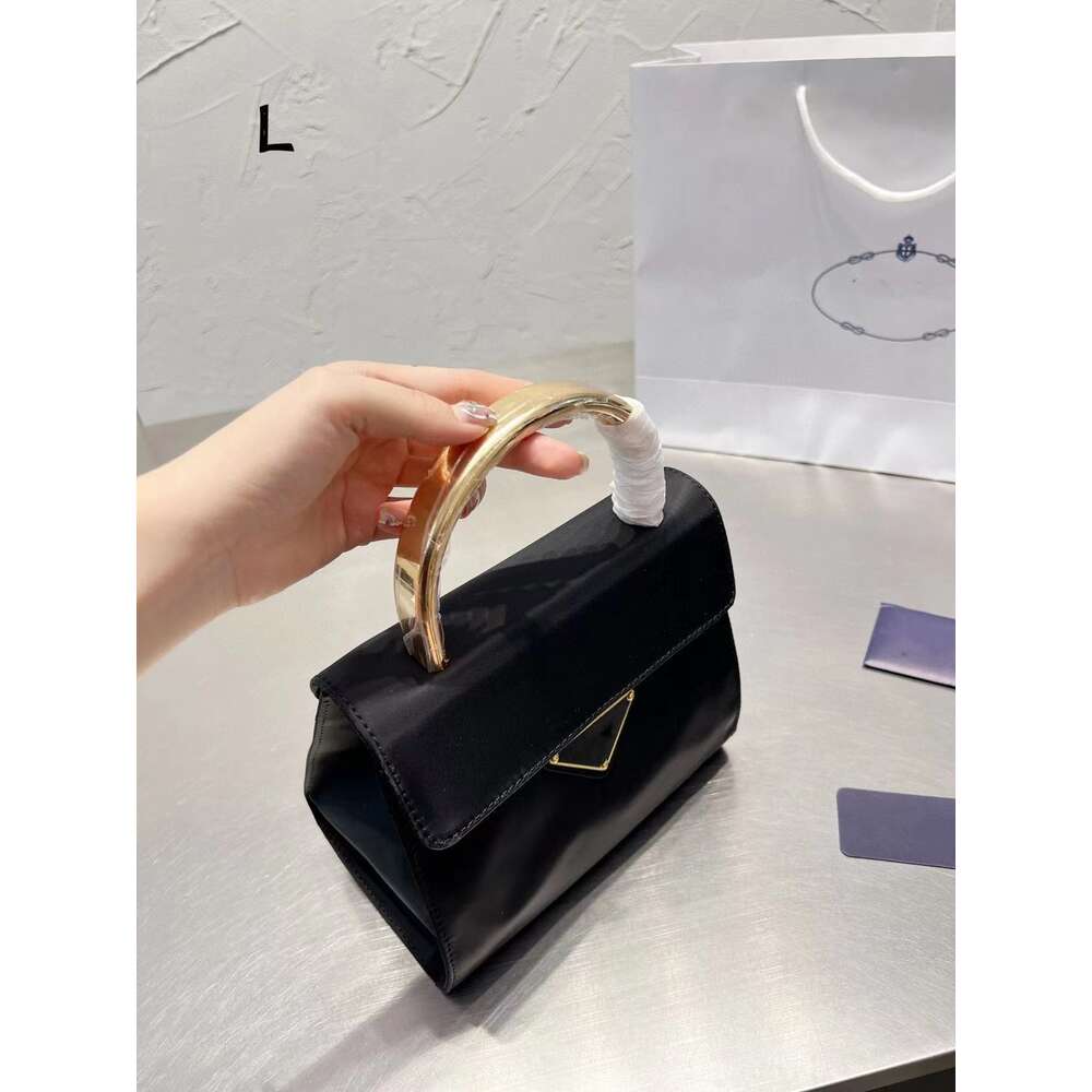 O designer de bolsa de couro vende bolsas femininas novas em desconto ps nylon telas oxford pano anel de pano saco portátil pequeno saco quadrado
