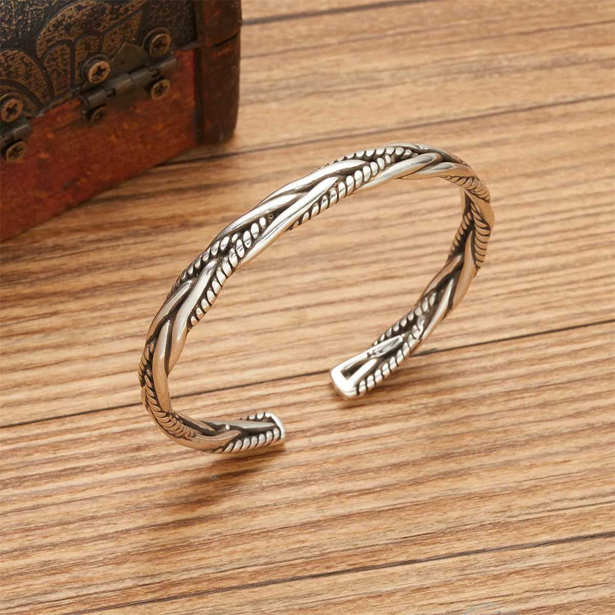 Bangle Vintage Geometric Metal Twisted Cuff armband Bangle For Men Silver Color Cross Open armbanden Boerbakken Punk Casual Party Sieraden 24411