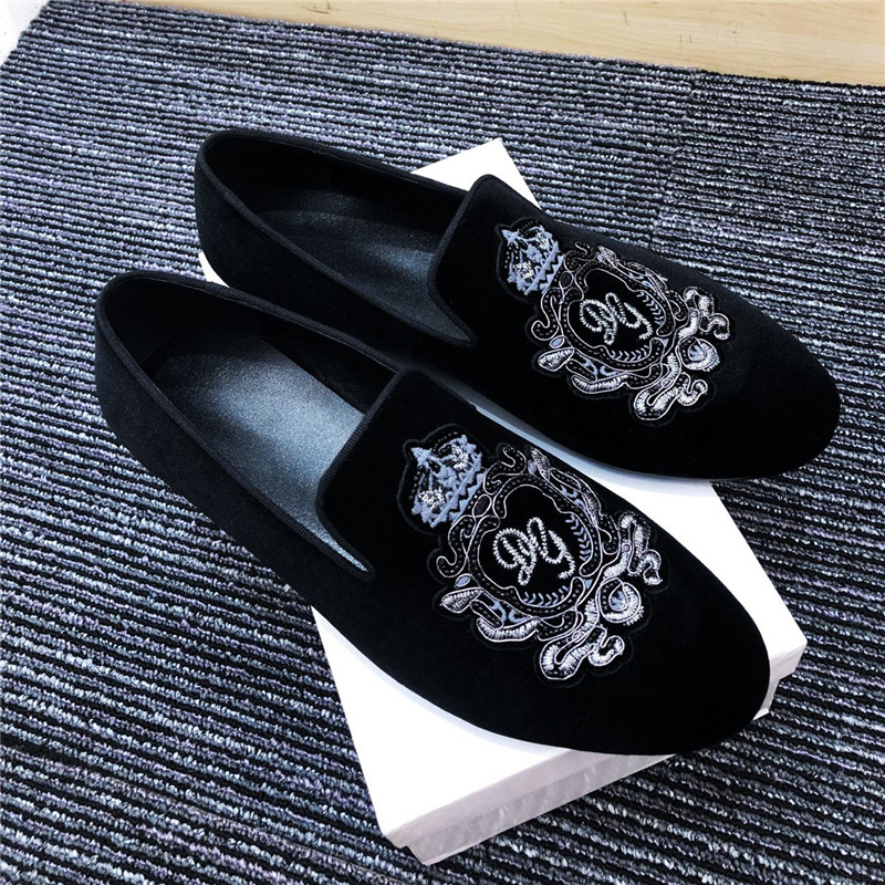 British Brand Dress Shoes New Arrival Men embroidery Wedding Shoes Spikes Black Velvet Loafers Rivets Flat Shoes Size38-44