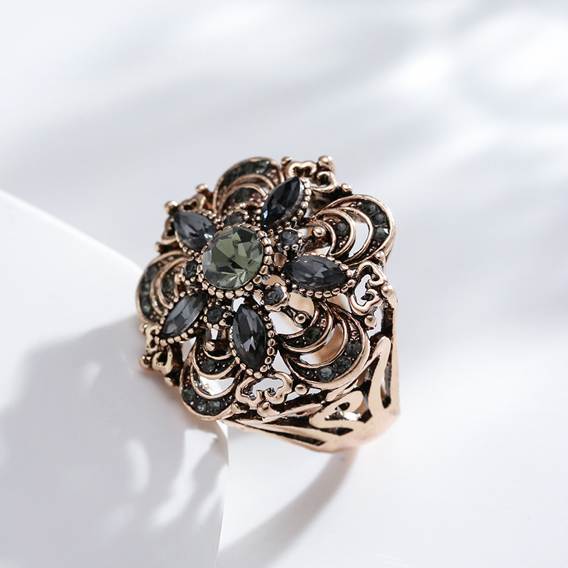 Wbmqda Hot Vintage Rings for Women Grey Crystal Hollow Carved Flower Antique Gold Color Fine Wedding Jewelry Daily Accessories