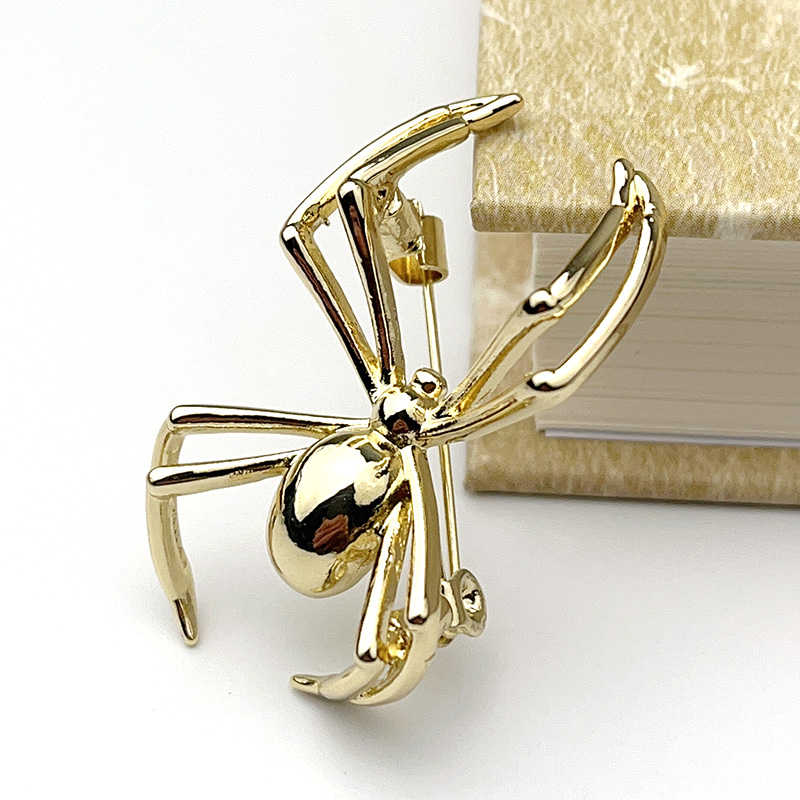 Exagéré Creative Spider Brooch Metal Insect Badge Trenge Pin Men de fête pour femmes Vêtements de fête Écharpe Collier Accessoires