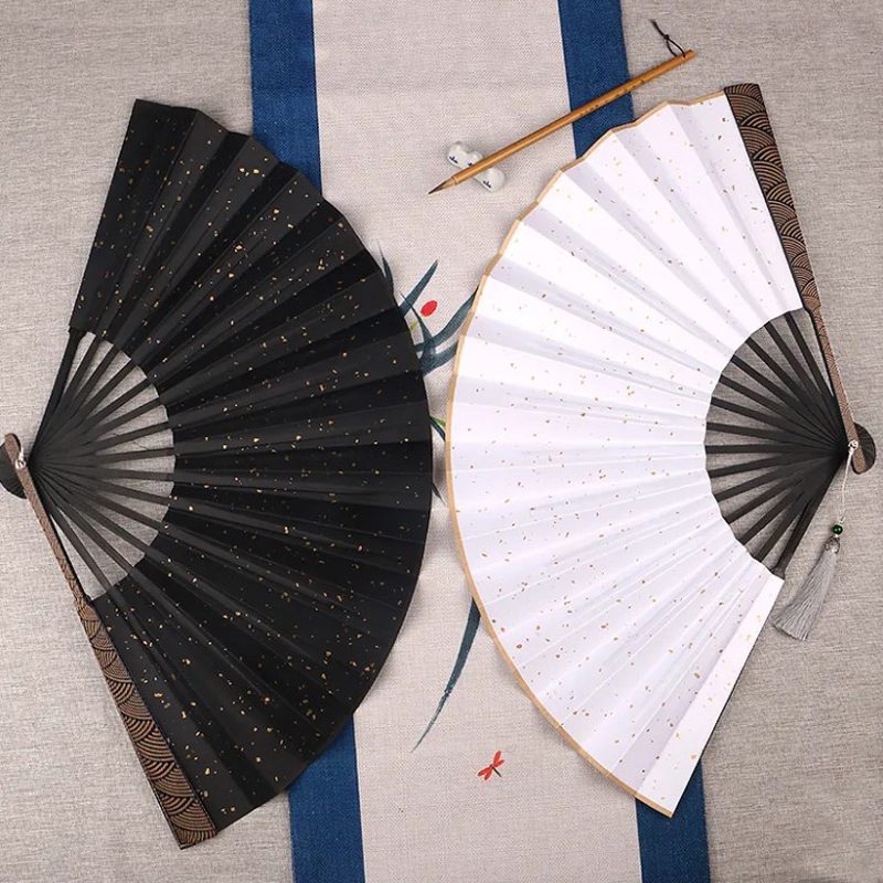 高品質のクラウド彫刻折りたたみ折りたたみファン中国の伝統的なファン格闘技のパフォーマンス小道具ギフトの推奨